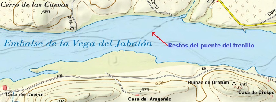 Mapa del Instituto Geográfico Nacional donde se puede observar, aún, restos del puente en el río Jabalón por el que pasaba el trenillo y que fue afectado por las lluvias de 1895.
